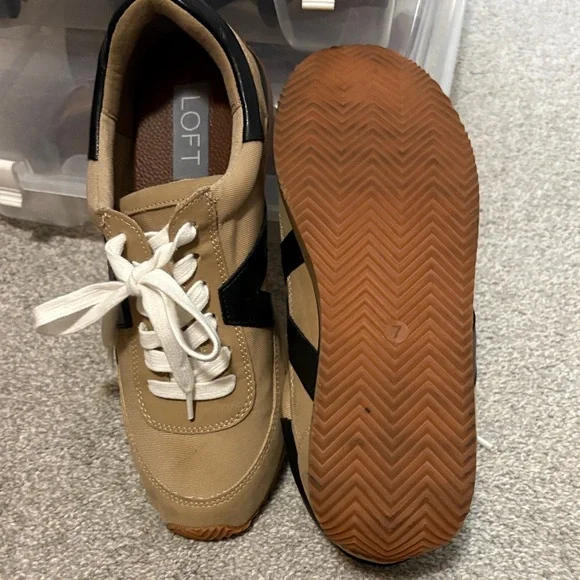 Loft Tan and Black Sneakers - Picture 4 of 4